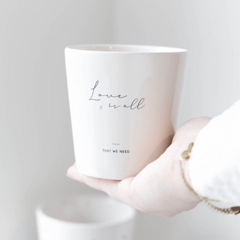 Bastion Collections Becher Love is all that we need schwarz