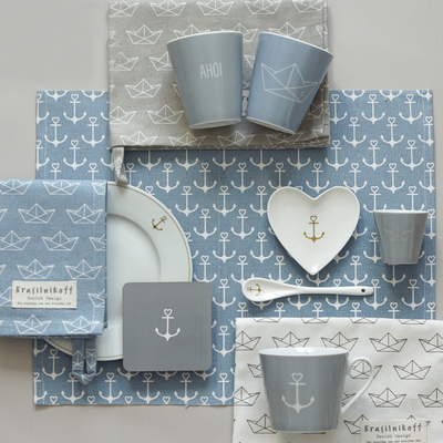 Krasilnikoff Happy Mug Papierboot Grau