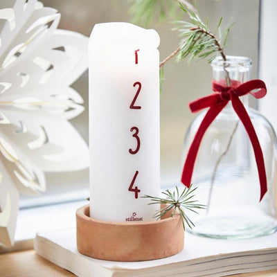 IB Laursen Weihnachtskerze mit roten Zahlen 1 - 4