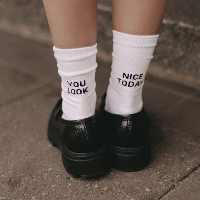 Eulenschnitt Socken You look nice today Größe 43-46 weiß