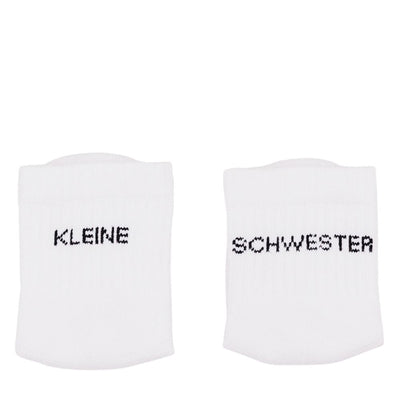 Eulenschnitt Babysocken weiß Kleine Schwester