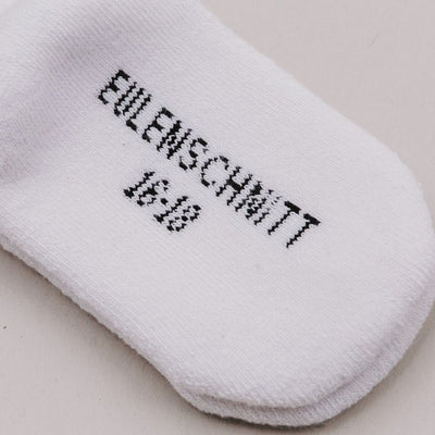 Eulenschnitt Babysocken weiß Herz schwarz