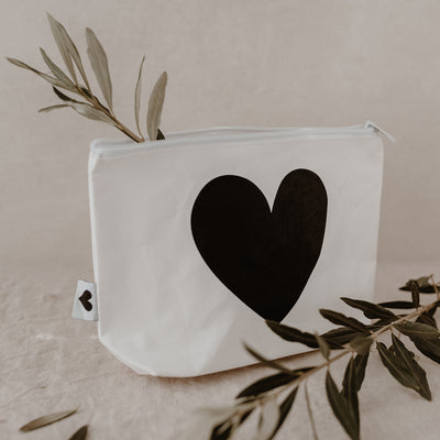 Eulenschnitt Kosmetiktasche großes Herz weiß