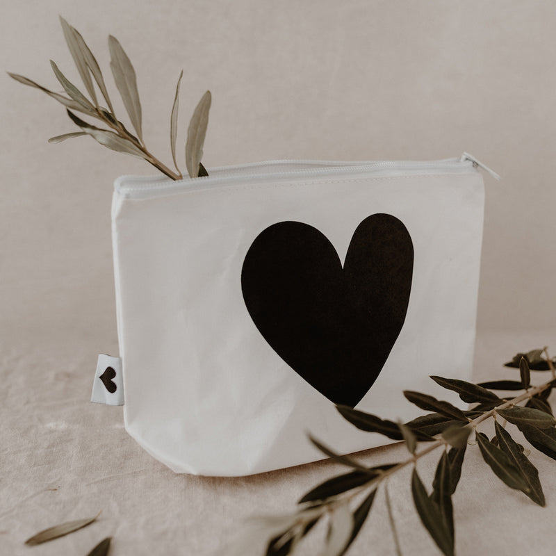 Eulenschnitt Kosmetiktasche großes Herz weiß