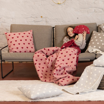 Colourful Nordic Kuscheldecke Herzen Rosa