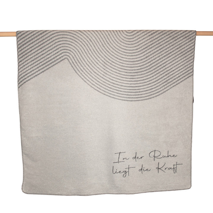 Nordic Wohndecke In der Ruhe liegt die Kraft beige