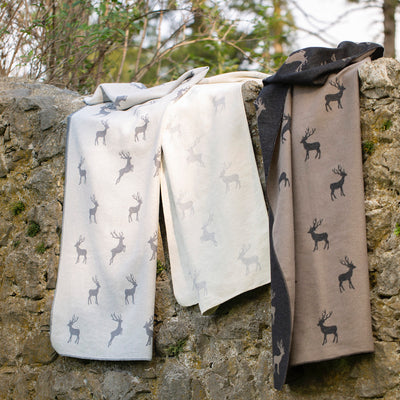 Skandi Flanelldecke Hirsche Hellgrau