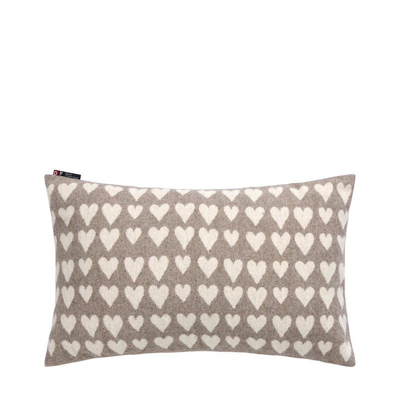 Nordic Kissenhülle Herzen allover beige 30 x 50 cm