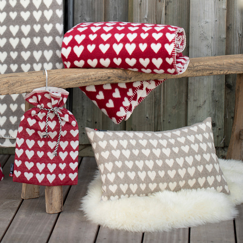 Nordic Kissenhülle Herzen allover beige 30 x 50 cm