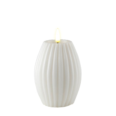 DELUXE gerillte LED Kerze Weiß 7,5 x 10 cm