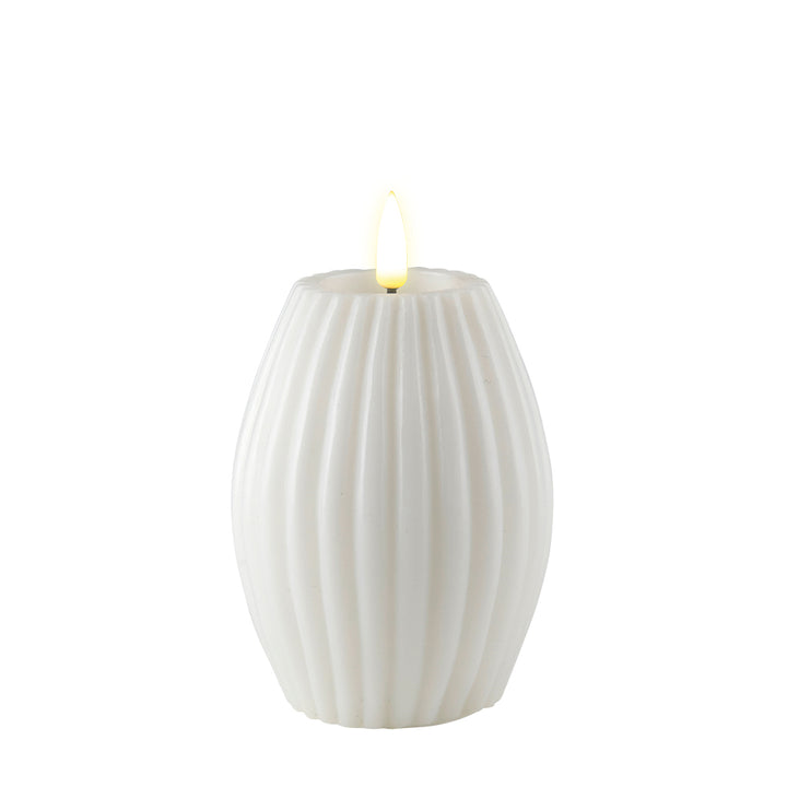 DELUXE gerillte LED Kerze Weiß 7,5 x 10 cm