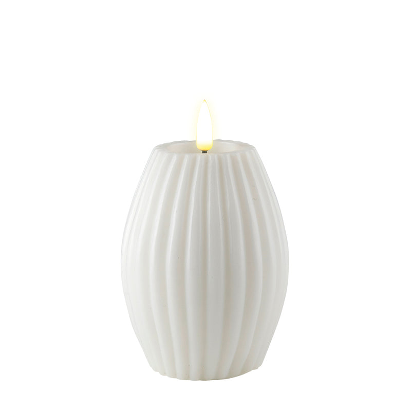 DELUXE gerillte LED Kerze Weiß 7,5 x 10 cm