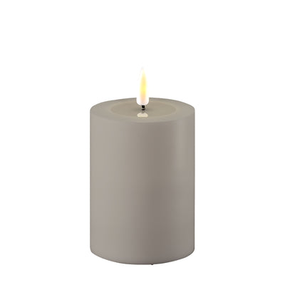 DELUXE LED Stumpenkerze Grau 7,5 x 10 cm Outdoor