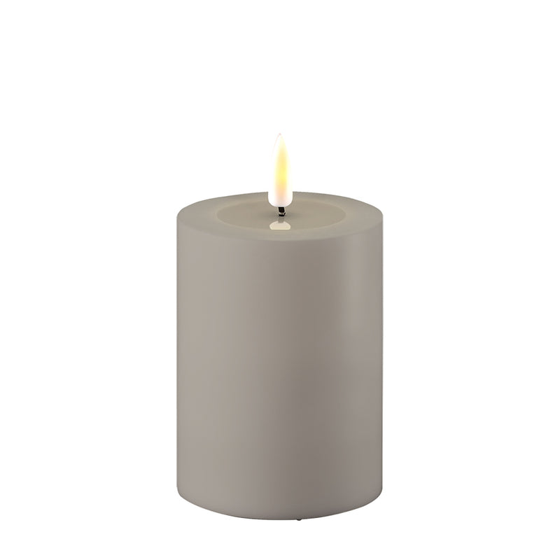 DELUXE LED Stumpenkerze Grau 7,5 x 10 cm Outdoor