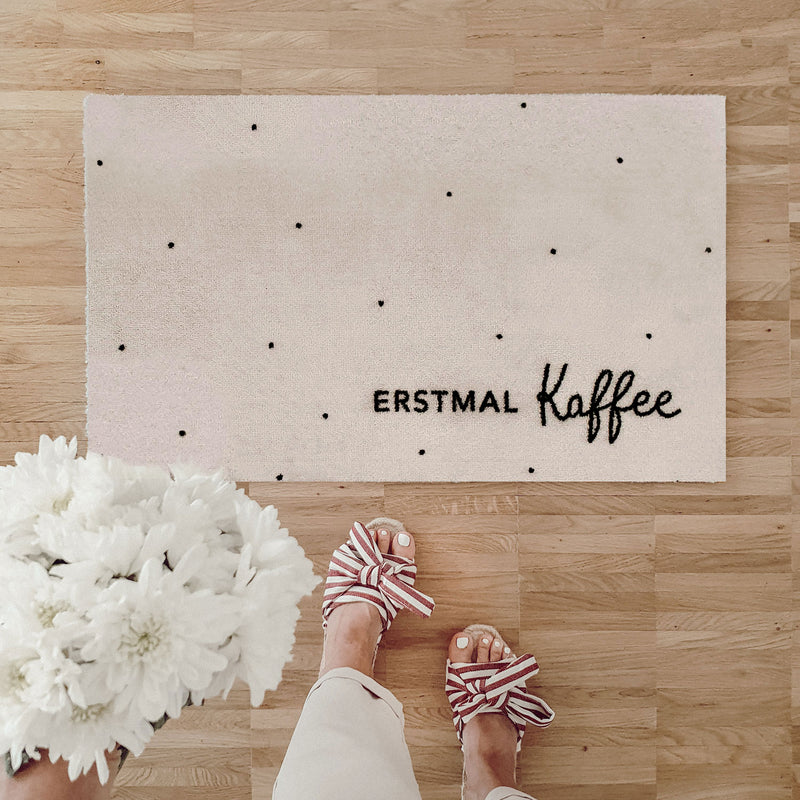 Eulenschnitt Fußmatte Erstmal Kaffee weiß