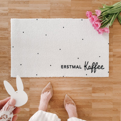 Eulenschnitt Fußmatte Erstmal Kaffee weiß